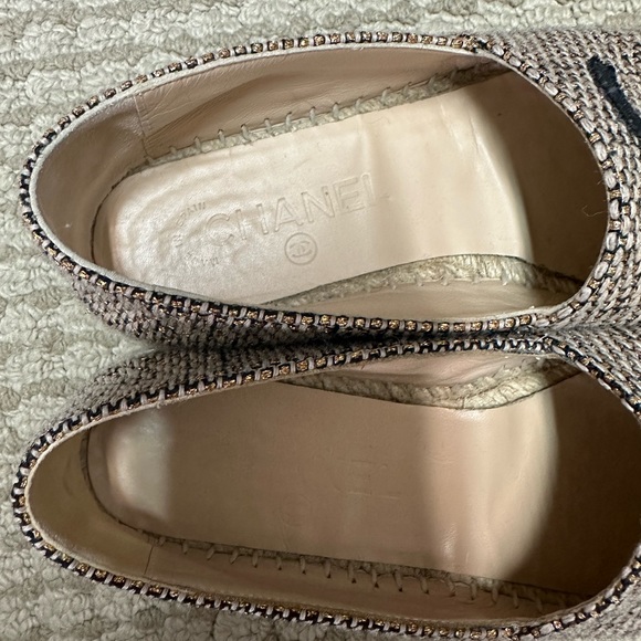 CHANEL METALLIC TWEED BEIGE/BLACK ESPADRILLE FLATS. SIZE 36. - Picture 3 of 5